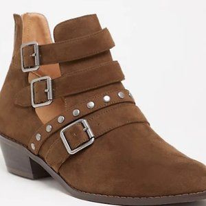 OLIVE BROWN STUDDED CUTOUT BOOTIE 9W